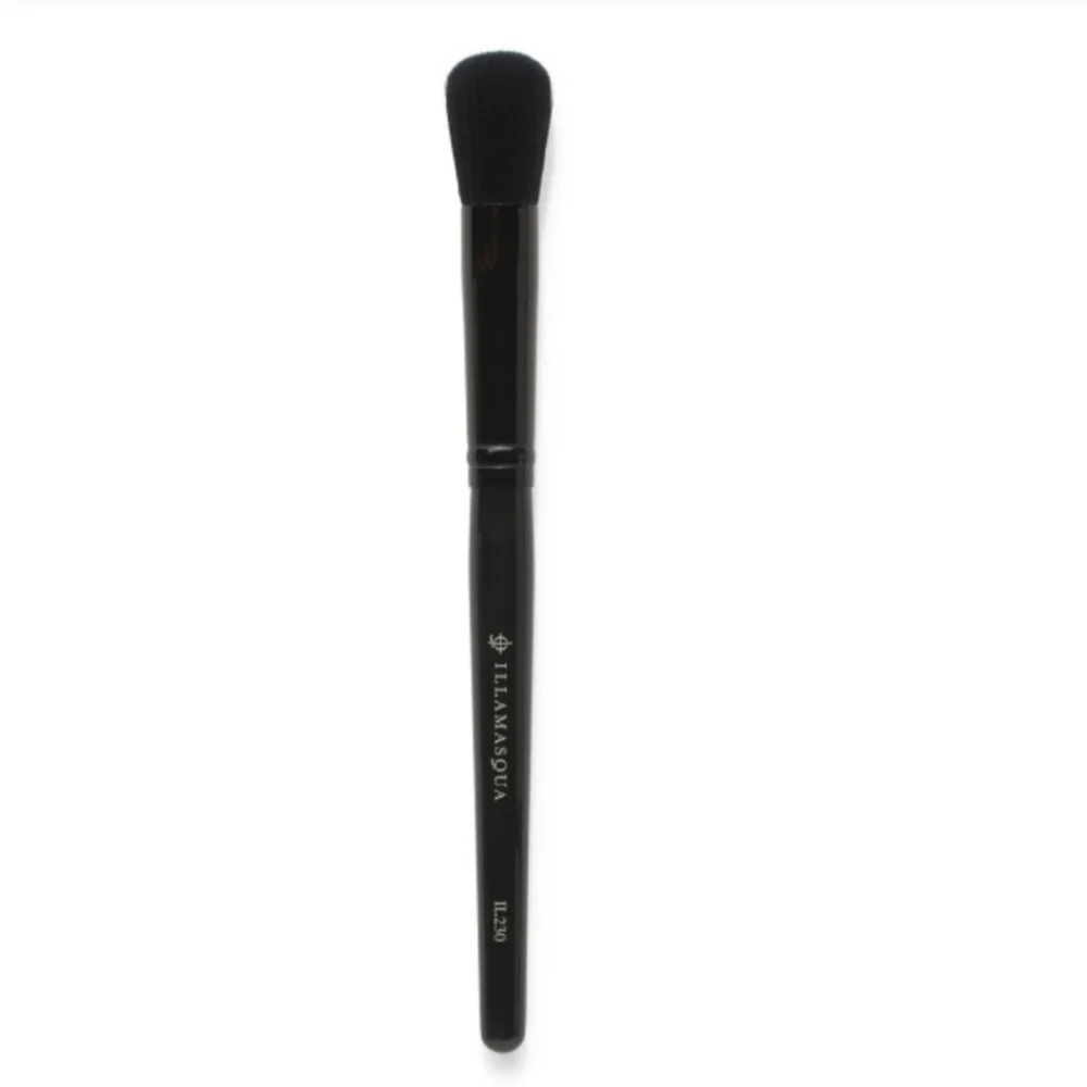 🌺 Illamasqua Buffing Brush Highliter Brush Makeup Brush